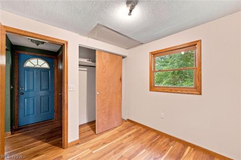 712 Renninger Road New Franklin OH 44319