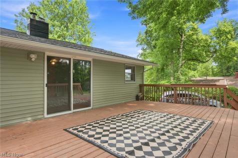 712 Renninger Road New Franklin OH 44319