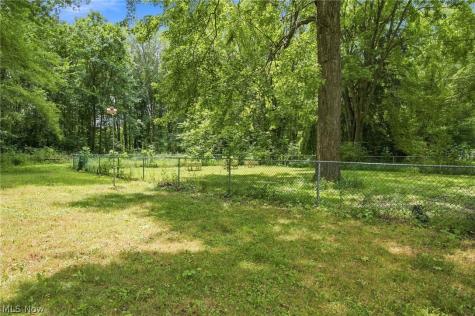 712 Renninger Road New Franklin OH 44319
