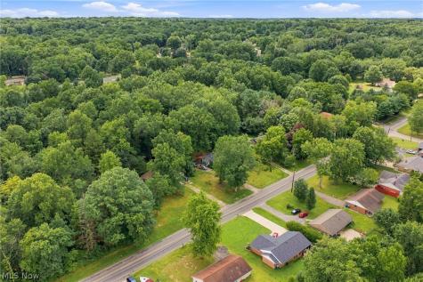 712 Renninger Road New Franklin OH 44319
