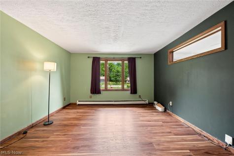 712 Renninger Road New Franklin OH 44319