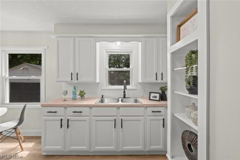 106 E Dresden Avenue Akron OH 44301