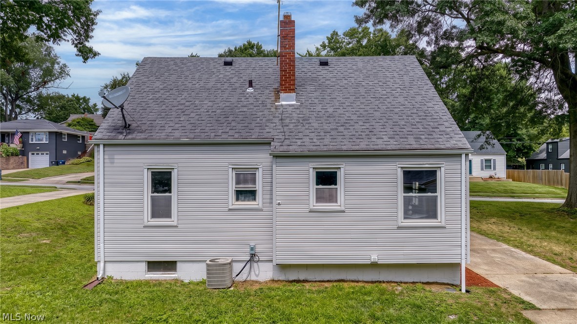 106 E Dresden Avenue Akron OH 44301