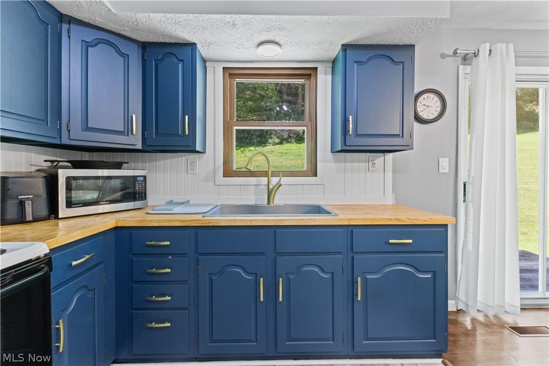 8147 County Road 15 Rayland OH 43943