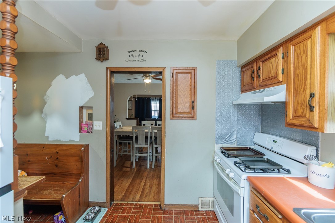 2201 Ralph Avenue Cleveland OH 44109