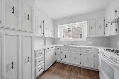 202 Hawk Avenue Akron OH 44312