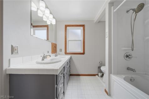202 Hawk Avenue Akron OH 44312