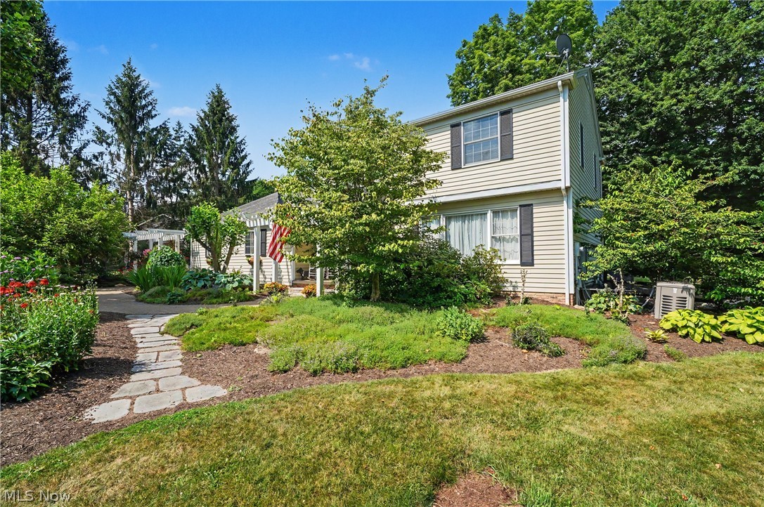 15884 Arbor Trail Newbury OH 44065