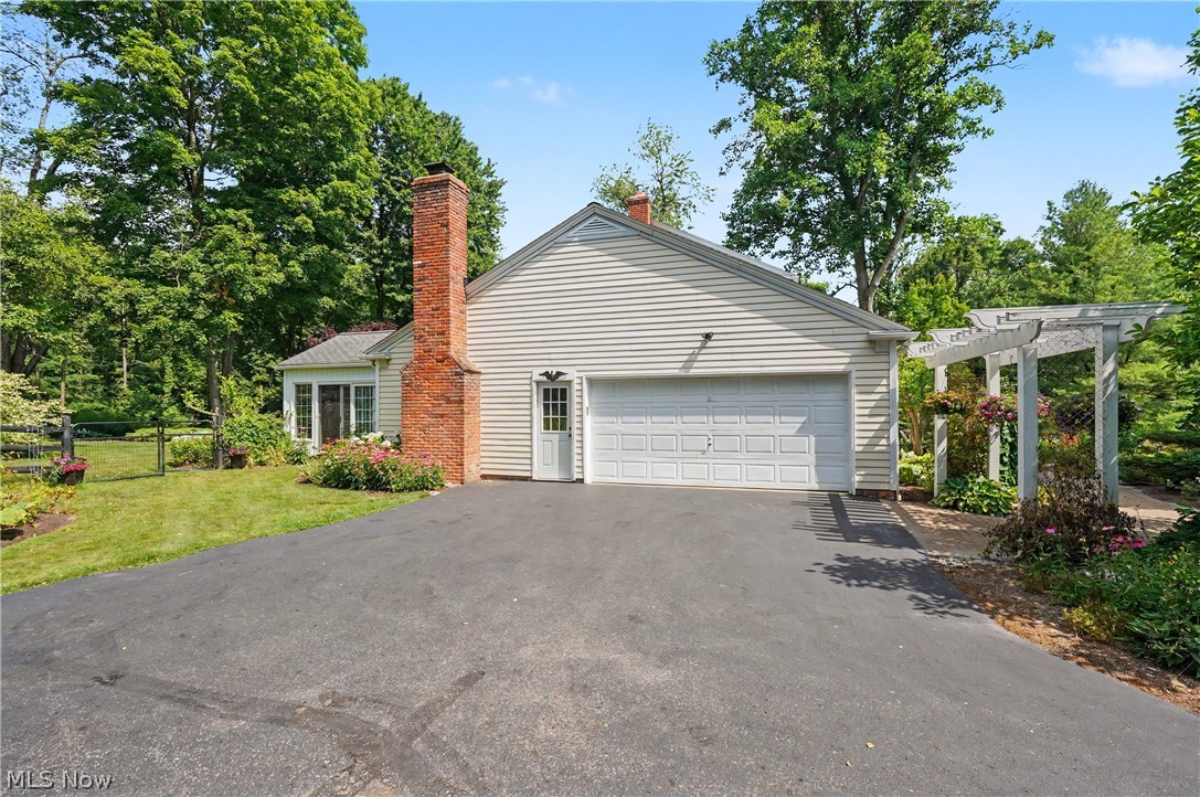 15884 Arbor Trail Newbury OH 44065