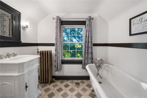 16824 Holbrook Road Shaker Heights OH 44120