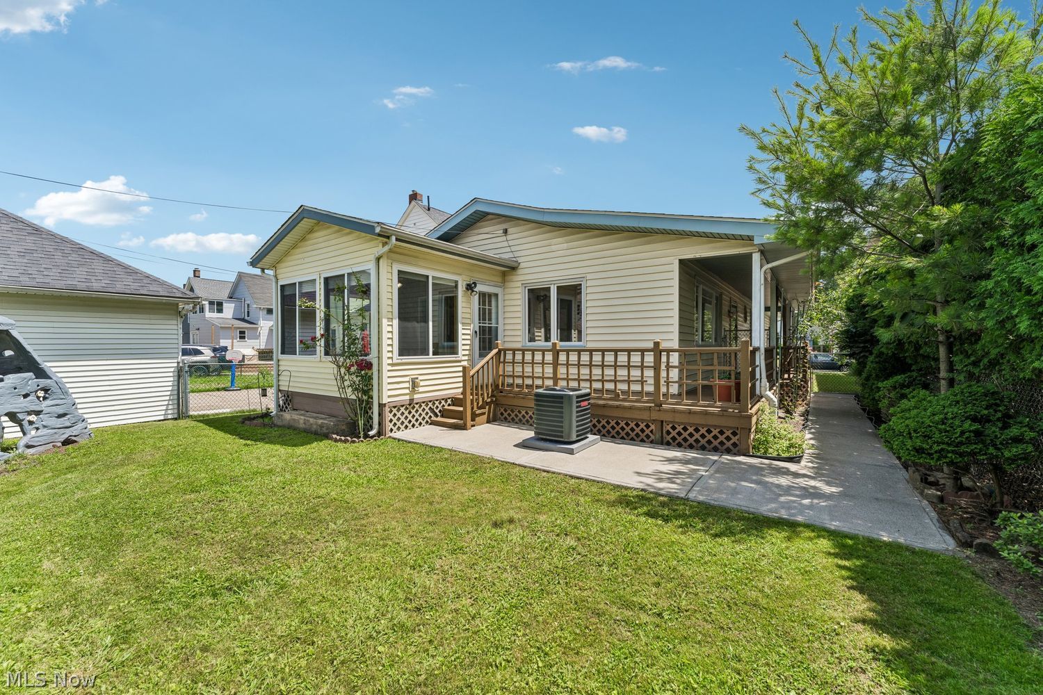 1614 Rosewood Avenue Lakewood OH 44107