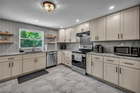 145 Hall Drive Wadsworth OH 44281