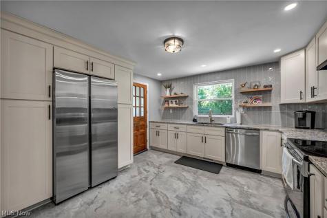 145 Hall Drive Wadsworth OH 44281
