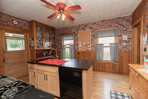 16821 Chatfield Avenue Cleveland OH 44111