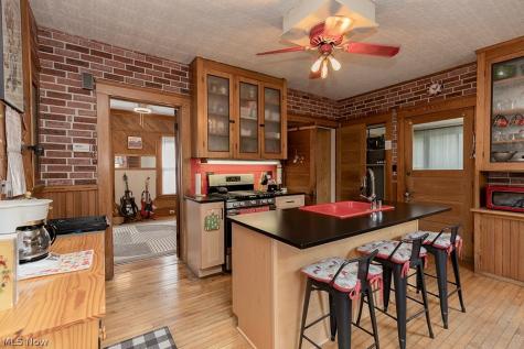 16821 Chatfield Avenue Cleveland OH 44111