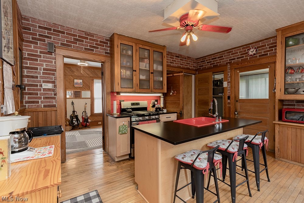 16821 Chatfield Avenue Cleveland OH 44111