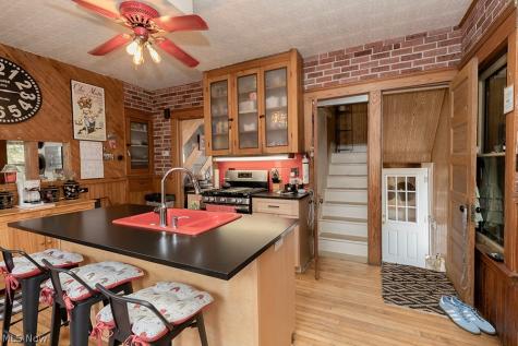 16821 Chatfield Avenue Cleveland OH 44111