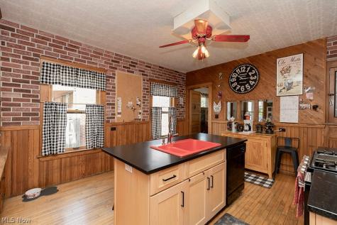 16821 Chatfield Avenue Cleveland OH 44111