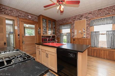 16821 Chatfield Avenue Cleveland OH 44111