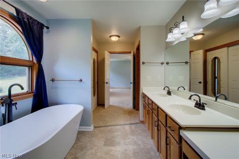 6094 Coppercove Circle NW North Canton OH 44720