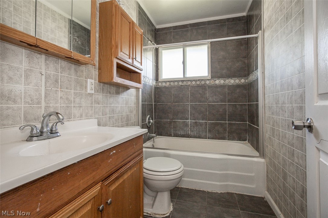 17614 Rook Circle Cleveland OH 44112