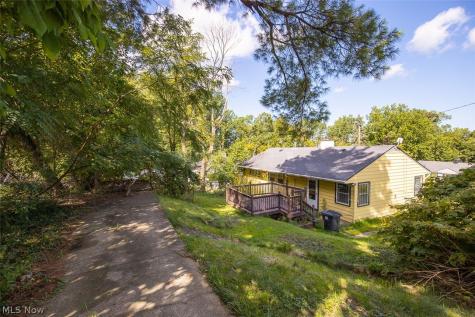 17614 Rook Circle Cleveland OH 44112