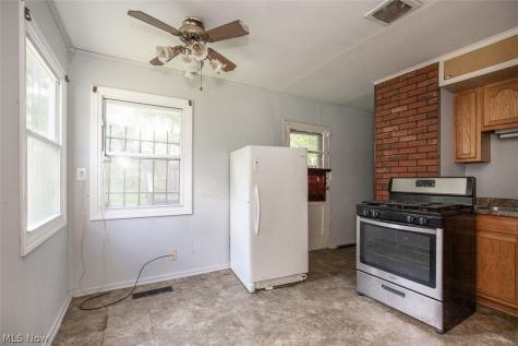17614 Rook Circle Cleveland OH 44112