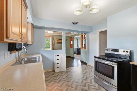 8908 Falls Lane Broadview Heights OH 44147