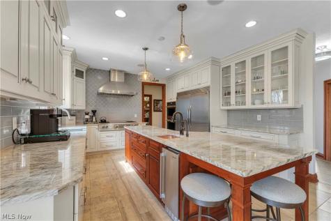 32811 Saint James Trail Avon OH 44011