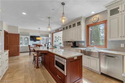 32811 Saint James Trail Avon OH 44011
