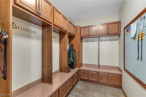 32811 Saint James Trail Avon OH 44011