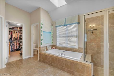 32811 Saint James Trail Avon OH 44011