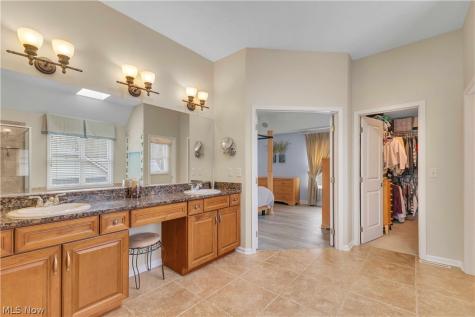 32811 Saint James Trail Avon OH 44011
