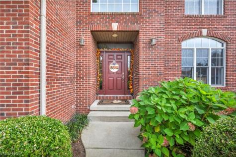32811 Saint James Trail Avon OH 44011