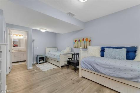 32811 Saint James Trail Avon OH 44011