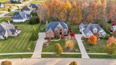 32811 Saint James Trail Avon OH 44011
