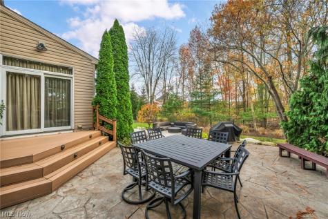 32811 Saint James Trail Avon OH 44011