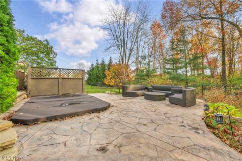32811 Saint James Trail Avon OH 44011