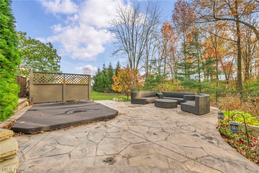 32811 Saint James Trail Avon OH 44011