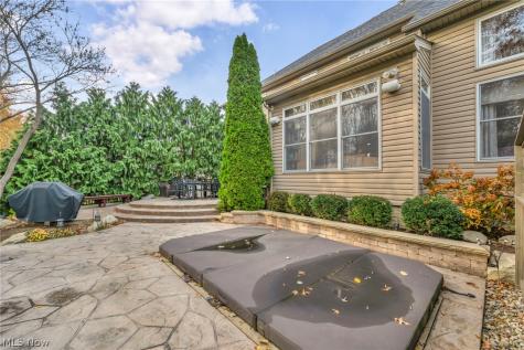 32811 Saint James Trail Avon OH 44011