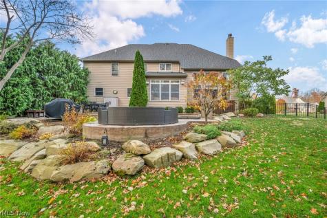 32811 Saint James Trail Avon OH 44011