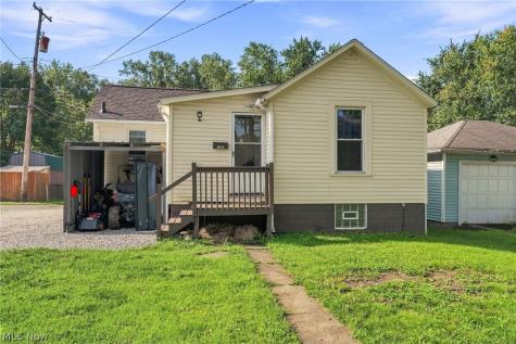 376 E 1/2 Ohio Avenue Sebring OH 44672