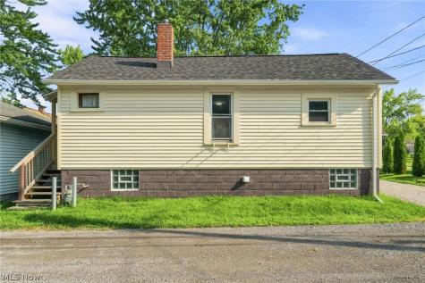 376 E 1/2 Ohio Avenue Sebring OH 44672