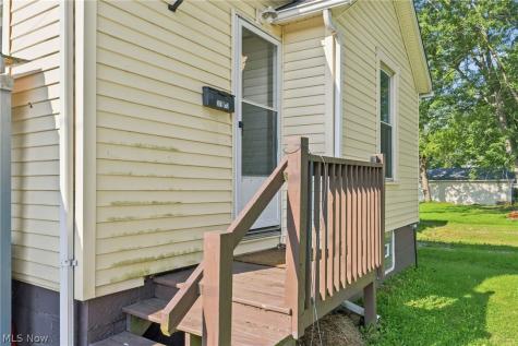 376 E 1/2 Ohio Avenue Sebring OH 44672