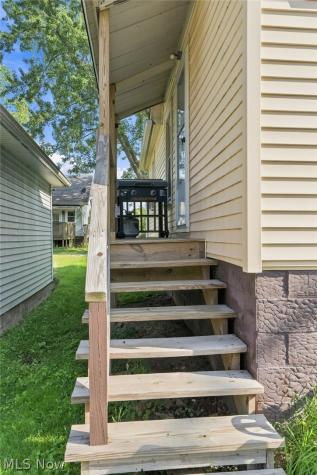 376 E 1/2 Ohio Avenue Sebring OH 44672