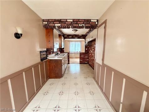 11700 Glamer Drive Parma OH 44130
