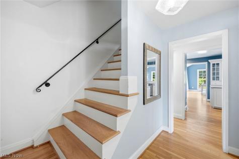 195 Shawnee Trail Aurora OH 44202