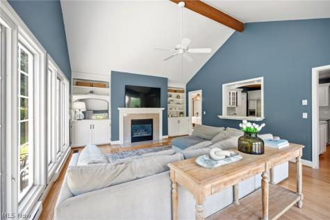 195 Shawnee Trail Aurora OH 44202