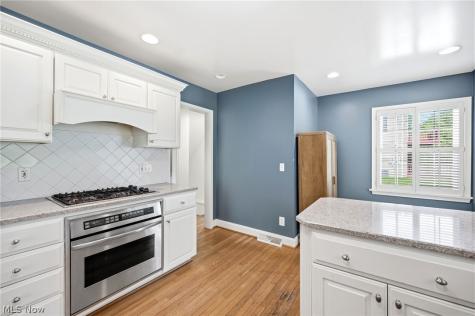 195 Shawnee Trail Aurora OH 44202