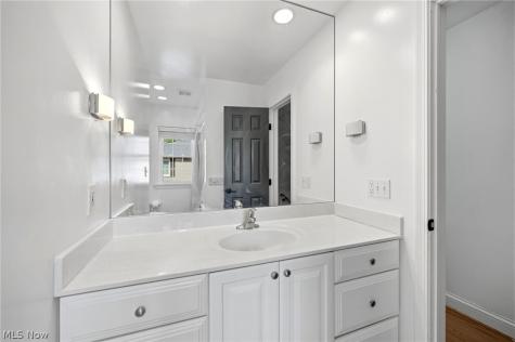 195 Shawnee Trail Aurora OH 44202